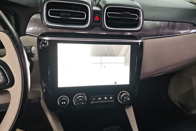 Used Lynk & Co 02 2018 1.5T DCT Two-Wheel Drive Zhaoban China V Standard Audio And AC Panel