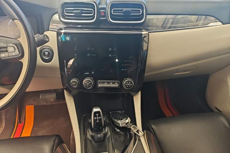 Used Lynk & Co 02 2018 1.5T DCT Two-Wheel Drive Zhaoban China V Standard Audio And AC Panel