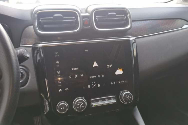 Used Lynk & Co 02 2018 1.5T DCT Two-Wheel Drive Pro Version China V Emission Standard Audio And AC Panel