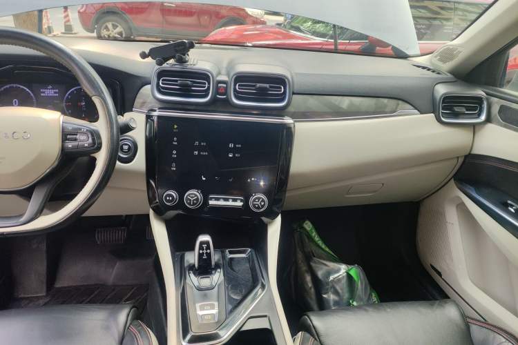 Used Lynk & Co 02 2018 1.5T DCT Two-Wheel Drive Zhaoban China V Standard Audio And AC Panel