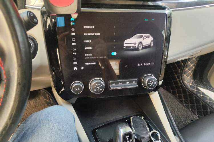 Used Lynk & Co 02 2018 1.5T DCT Two-Wheel Drive Zhaopu Version China V Standard Audio And AC Panel
