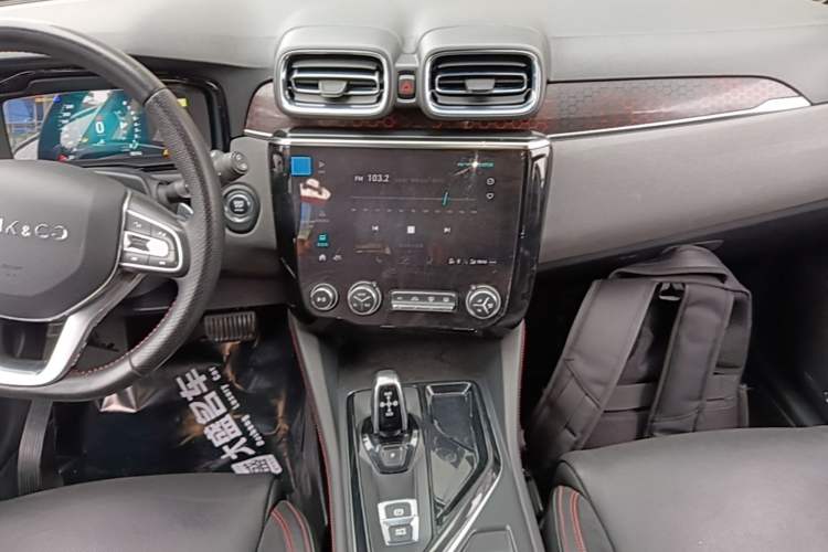 Used Lynk & Co 02 2018 1.5T DCT Two-Wheel Drive Pro Version China V Emission Standard Audio And AC Panel