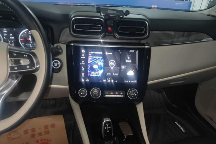 Used Lynk & Co 02 2018 1.5T DCT Two-Wheel Drive Zhaopu Version China V Standard Audio And AC Panel
