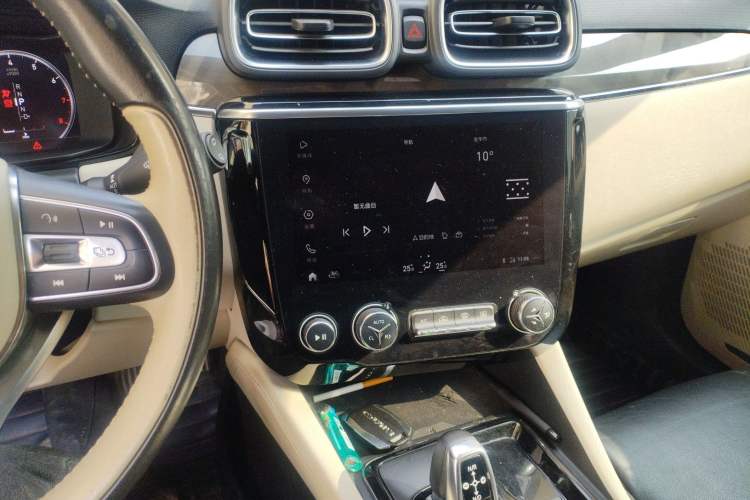 Used Lynk & Co 02 2018 1.5T DCT Two-Wheel Drive Zhaopu Version China V Standard Audio And AC Panel