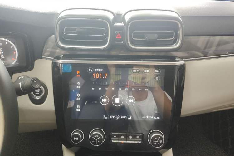 Used Lynk & Co 02 2018 1.5T DCT Two-Wheel Drive Zhaoban China V Standard Audio And AC Panel