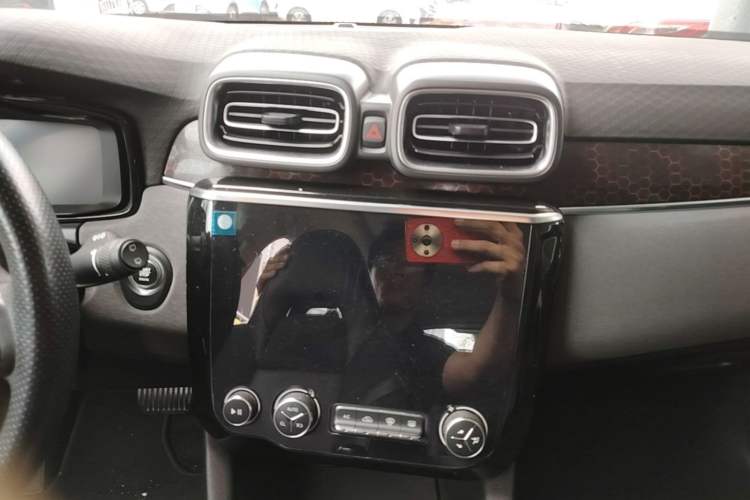 Used Lynk & Co 02 2018 1.5T DCT Two-Wheel Drive Sporty Version China V Standard Audio And AC Panel