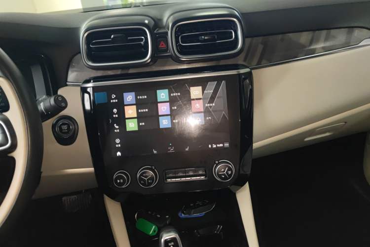 Used Lynk & Co 02 2018 1.5T DCT Two-Wheel Drive Zhaopu Version China V Standard Audio And AC Panel