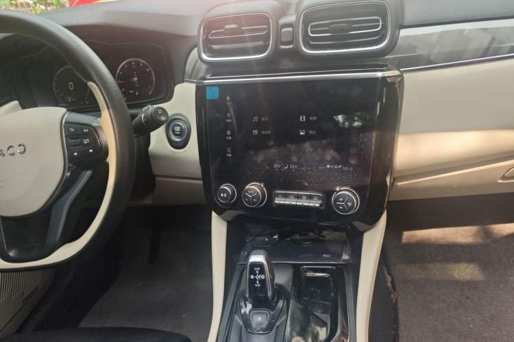 Used Lynk & Co 02 2018 1.5T DCT Two-Wheel Drive Zhaoban China V Standard Audio And AC Panel
