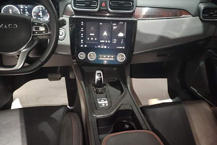 Used Lynk & Co 02 2018 1.5T DCT Two-Wheel Drive Pro Version China V Emission Standard Audio And AC Panel