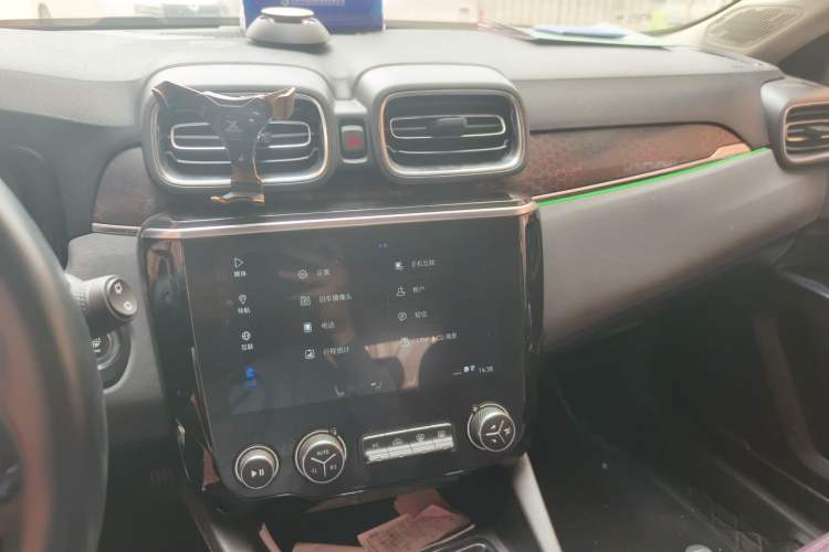 Used Lynk & Co 02 2018 1.5T DCT Two-Wheel Drive Zhaoban China V Standard Audio And AC Panel
