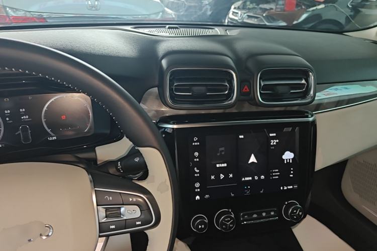Used Lynk & Co 02 2018 1.5T DCT Two-Wheel Drive Zhaopu Version China V Standard Center Console