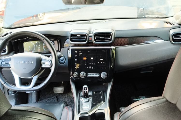 Used Lynk & Co 02 2018 1.5T DCT Two-Wheel Drive Pro Version China V Emission Standard Center Console