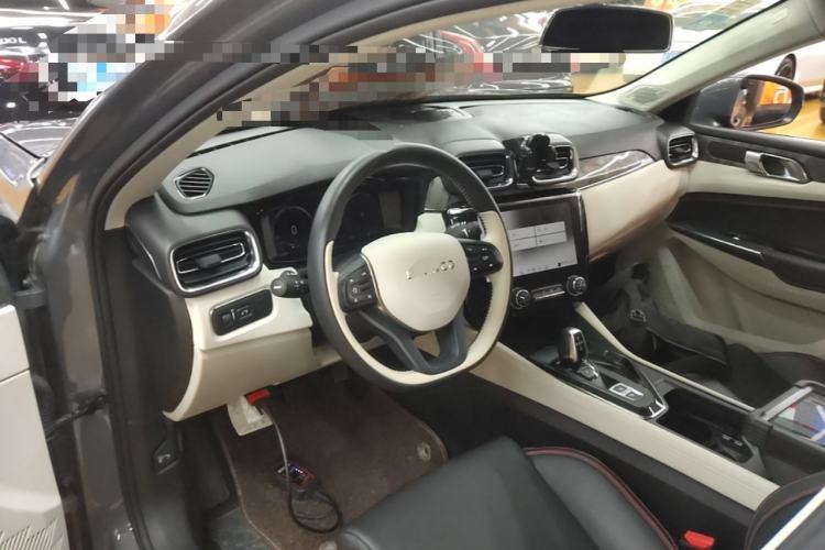 Used Lynk & Co 02 2018 1.5T DCT Two-Wheel Drive Zhaoban China V Standard Center Console