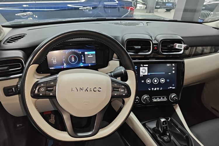 Used Lynk & Co 02 2018 1.5T DCT Two-Wheel Drive Zhaoban China V Standard Center Console
