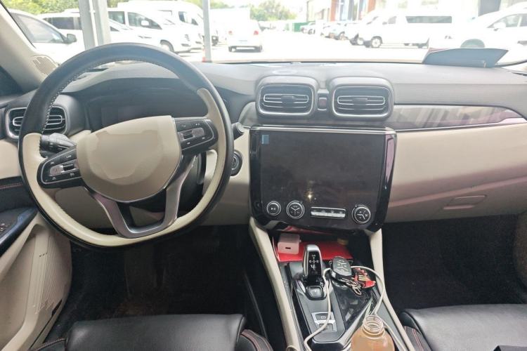 Used Lynk & Co 02 2018 1.5T DCT Two-Wheel Drive Zhaopu Version China V Standard Center Console
