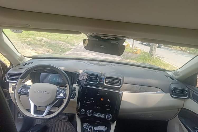 Used Lynk & Co 02 2018 1.5T DCT Two-Wheel Drive Zhaopu Version China V Standard Center Console