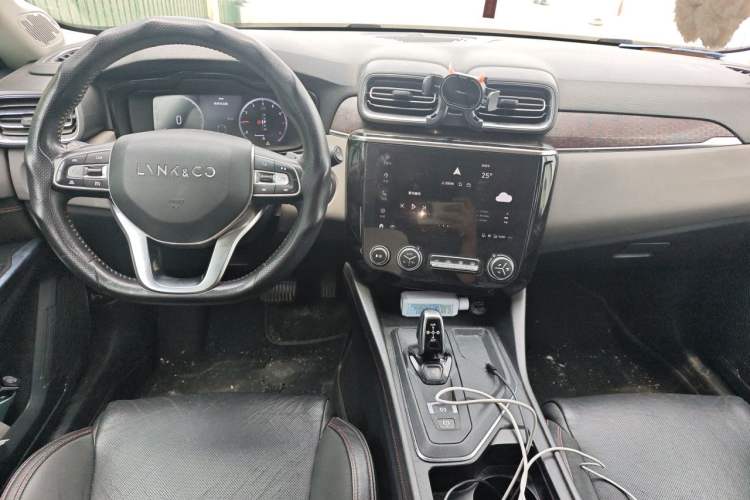 Used Lynk & Co 02 2018 1.5T DCT Two-Wheel Drive Pro Version China V Emission Standard Center Console