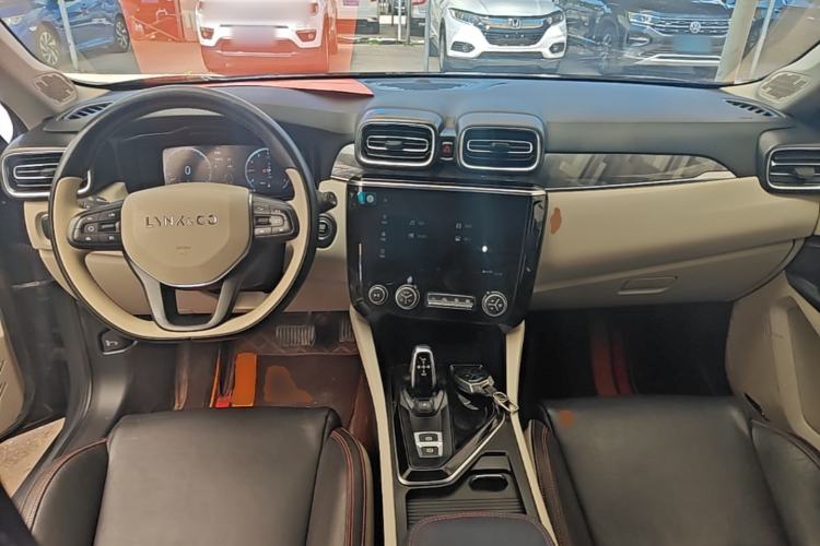 Used Lynk & Co 02 2018 1.5T DCT Two-Wheel Drive Zhaoban China V Standard Center Console