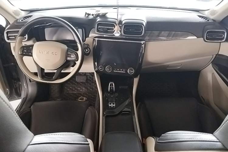 Used Lynk & Co 02 2018 1.5T DCT Two-Wheel Drive Zhaoban China V Standard Center Console