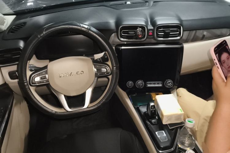 Used Lynk & Co 02 2018 1.5T DCT Two-Wheel Drive Zhaopu Version China V Standard Center Console