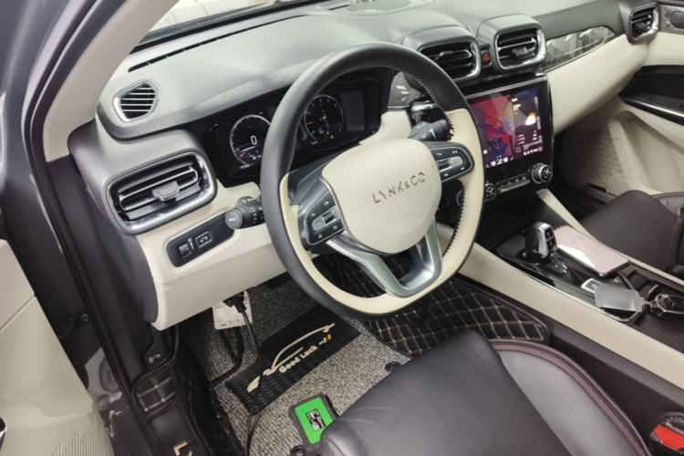 Used Lynk & Co 02 2018 1.5T DCT Two-Wheel Drive Zhaopu Version China V Standard Center Console