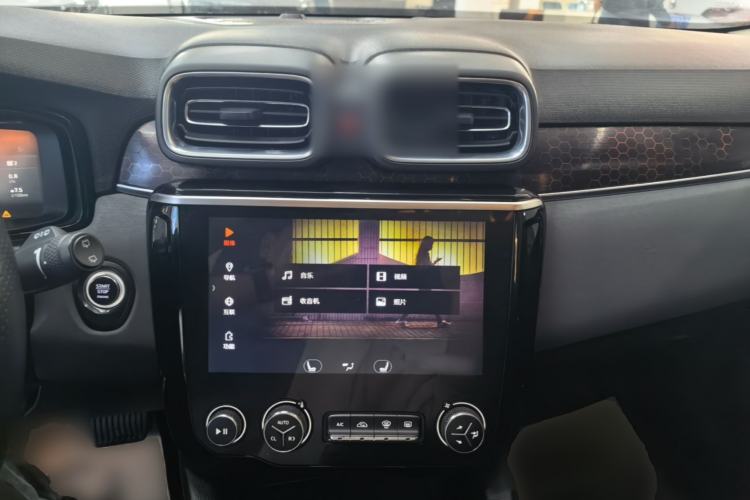 Used Lynk & Co 02 2018 1.5T DCT Two-Wheel Drive Sporty Version China V Standard Center Console