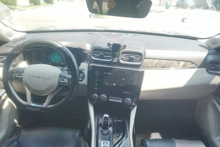Used Lynk & Co 02 2018 1.5T DCT Two-Wheel Drive Zhaopu Version China V Standard Center Console