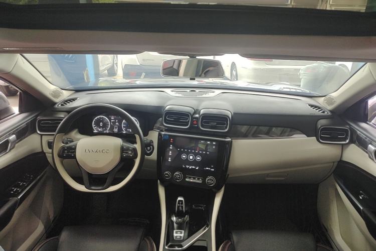 Used Lynk & Co 02 2018 1.5T DCT Two-Wheel Drive Zhaoban China V Standard Center Console