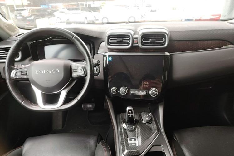 Used Lynk & Co 02 2018 1.5T DCT Two-Wheel Drive Sporty Version China V Standard Center Console