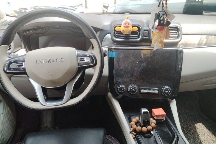 Used Lynk & Co 02 2018 1.5T DCT Two-Wheel Drive Zhaopu Version China V Standard Center Console