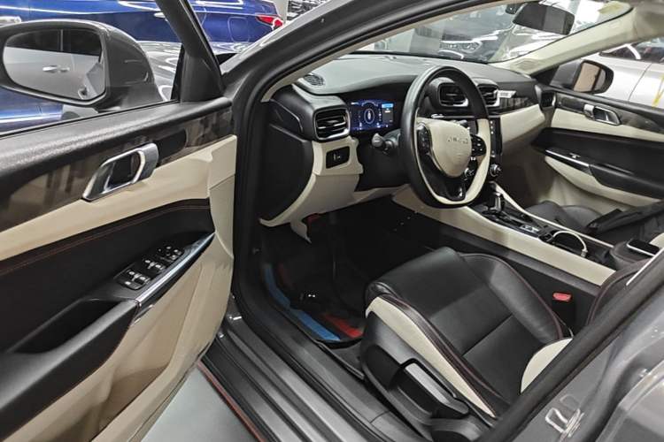Used Lynk & Co 02 2018 1.5T DCT Two-Wheel Drive Zhaoban China V Standard Driver Seat