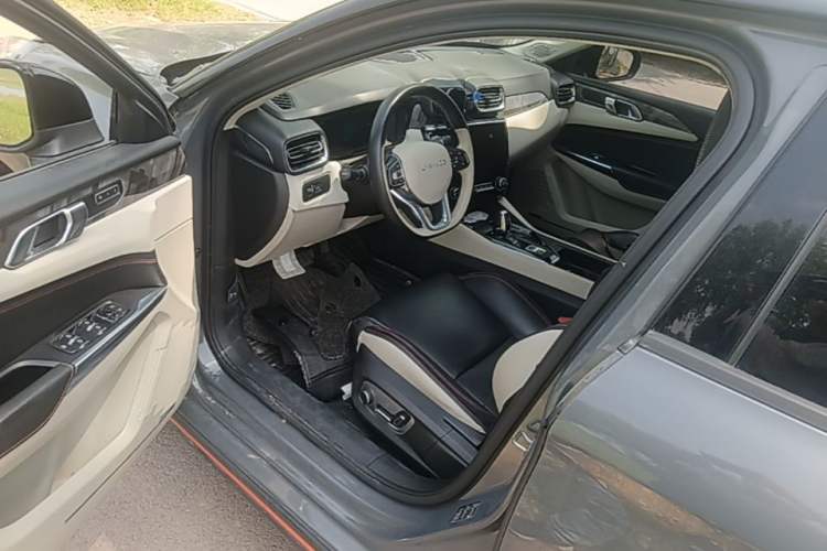 Used Lynk & Co 02 2018 1.5T DCT Two-Wheel Drive Zhaopu Version China V Standard Driver Seat