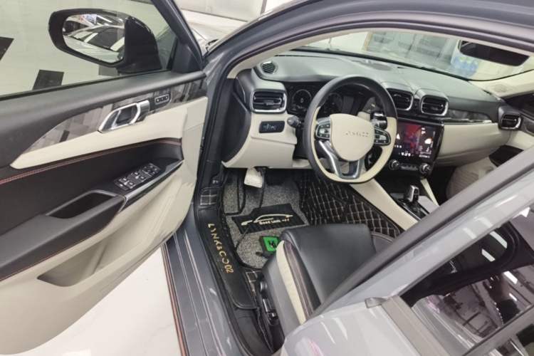 Used Lynk & Co 02 2018 1.5T DCT Two-Wheel Drive Zhaopu Version China V Standard Driver Seat