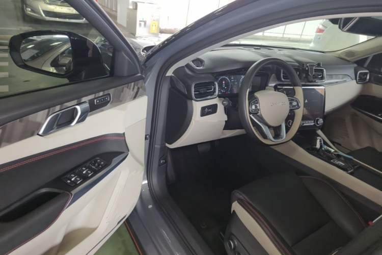 Used Lynk & Co 02 2018 1.5T DCT Two-Wheel Drive Zhaopu Version China V Standard Driver Seat