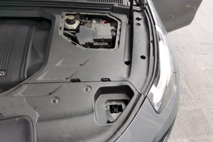Used Lynk & Co 02 2018 1.5T DCT Two-Wheel Drive Zhaoban China V Standard Engine Bay Left
