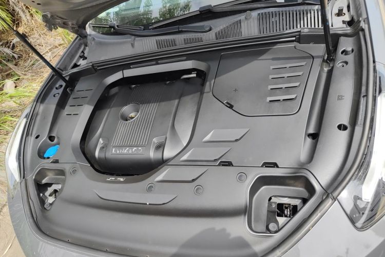 Used Lynk & Co 02 2018 2.0T Automatic Two-Wheel Drive Pro Edition China VI Standard Engine Bay Left