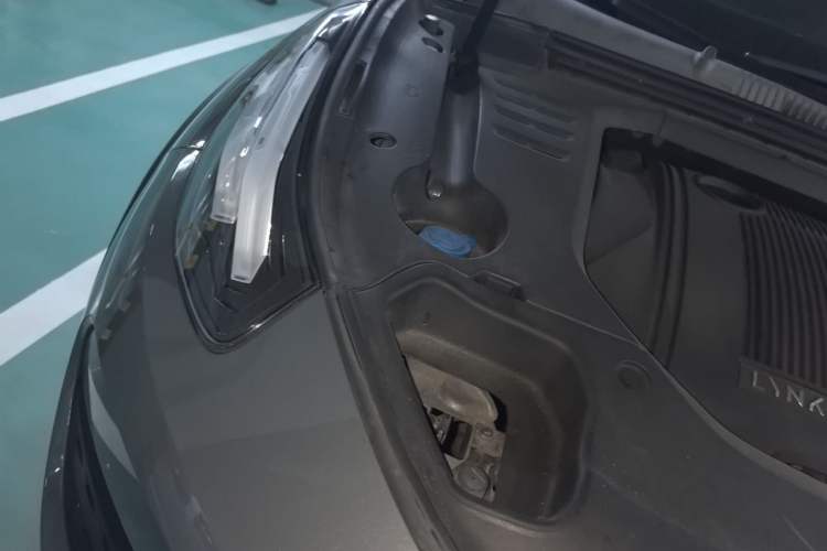 Used Lynk & Co 02 2018 1.5T DCT Two-Wheel Drive Zhaopu Version China V Standard Engine Bay Right