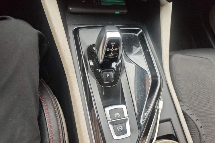 Used Lynk & Co 02 2018 1.5T DCT Two-Wheel Drive Zhaopu Version China V Standard Gear Lever