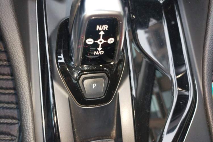 Used Lynk & Co 02 2018 1.5T DCT Two-Wheel Drive Pro Version China V Emission Standard Gear Lever