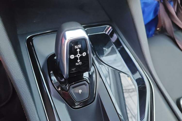 Used Lynk & Co 02 2018 1.5T DCT Two-Wheel Drive Pro Version China V Emission Standard Gear Lever