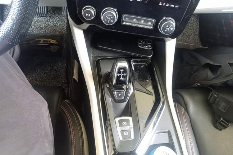 Used Lynk & Co 02 2018 1.5T DCT Two-Wheel Drive Zhaopu Version China V Standard Gear Lever