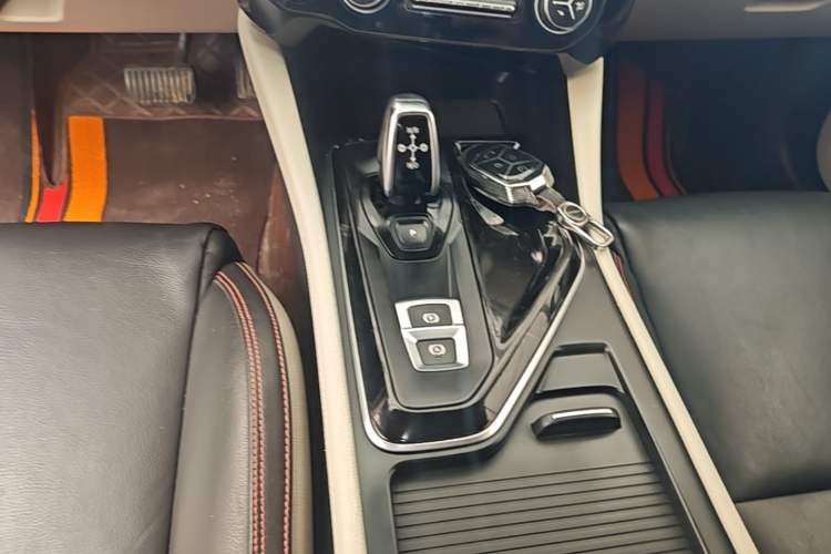 Used Lynk & Co 02 2018 1.5T DCT Two-Wheel Drive Zhaoban China V Standard Gear Lever