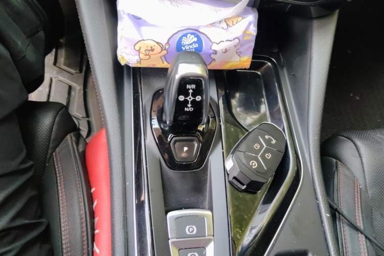 Used Lynk & Co 02 2018 1.5T DCT Two-Wheel Drive Pro Version China V Emission Standard Gear Lever