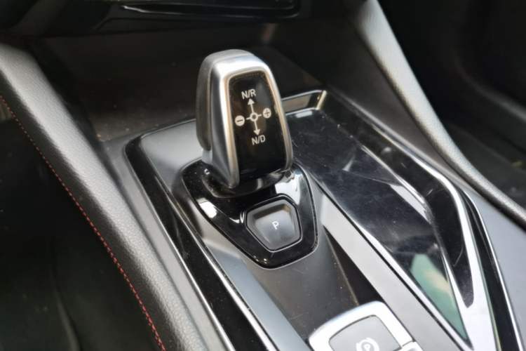 Used Lynk & Co 02 2018 1.5T DCT Two-Wheel Drive Pro Version China V Emission Standard Gear Lever