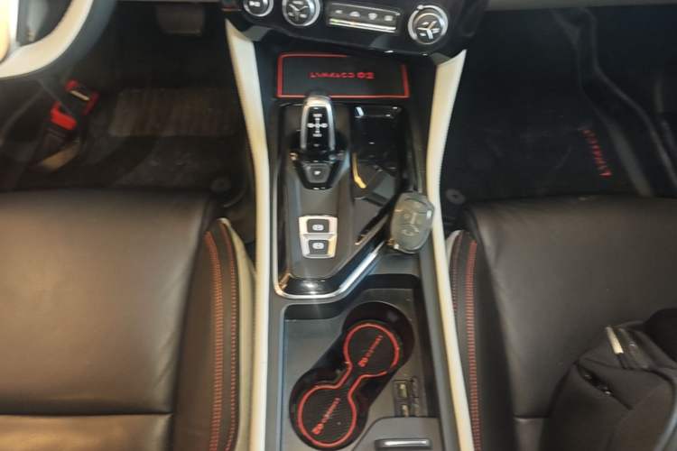 Used Lynk & Co 02 2018 1.5T DCT Two-Wheel Drive Zhaopu Version China V Standard Gear Lever