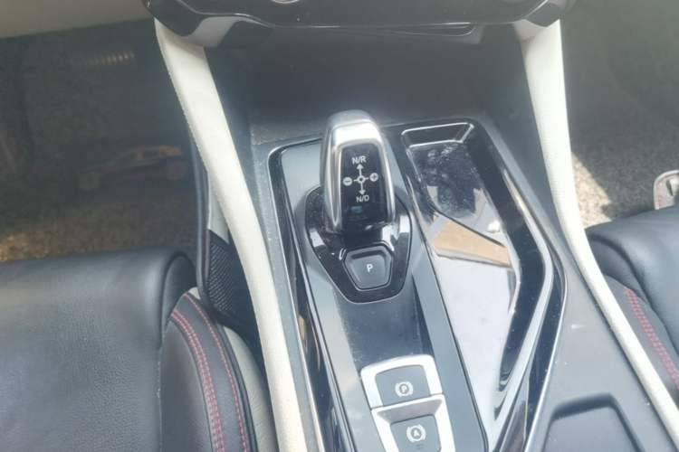 Used Lynk & Co 02 2018 1.5T DCT Two-Wheel Drive Zhaopu Version China V Standard Gear Lever