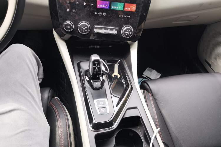 Used Lynk & Co 02 2018 1.5T DCT Two-Wheel Drive Zhaopu Version China V Standard Gear Lever