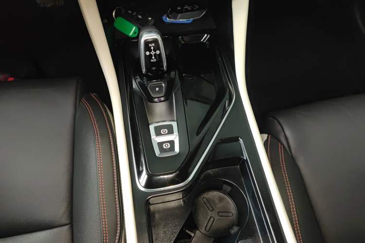 Used Lynk & Co 02 2018 1.5T DCT Two-Wheel Drive Zhaopu Version China V Standard Gear Lever