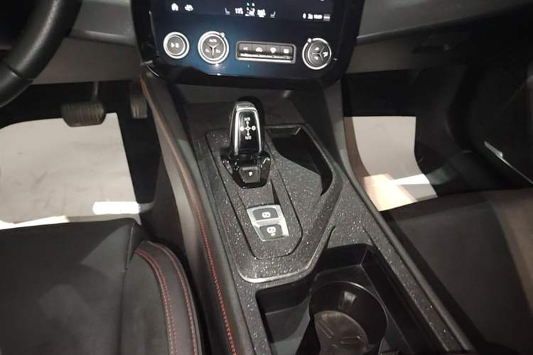 Used Lynk & Co 02 2018 1.5T DCT Two-Wheel Drive Pro Version China V Emission Standard Gear Lever
