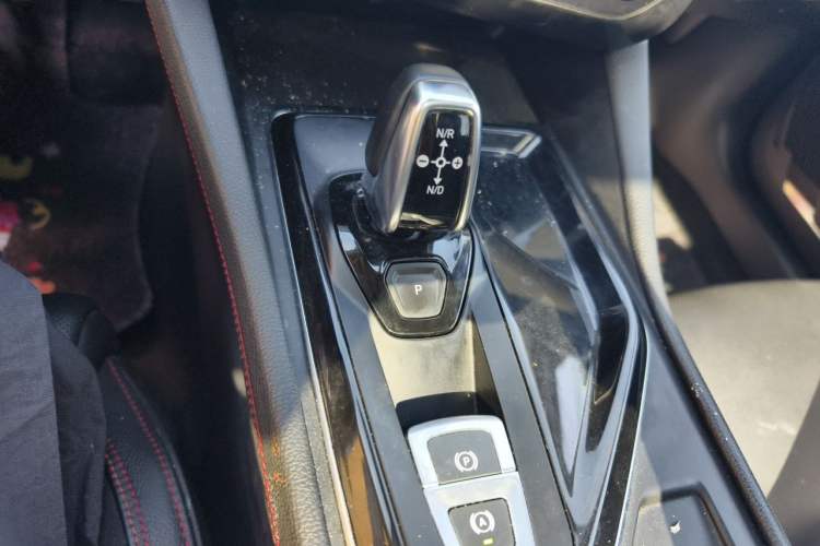 Used Lynk & Co 02 2018 1.5T DCT Two-Wheel Drive Pro Version China V Emission Standard Gear Lever